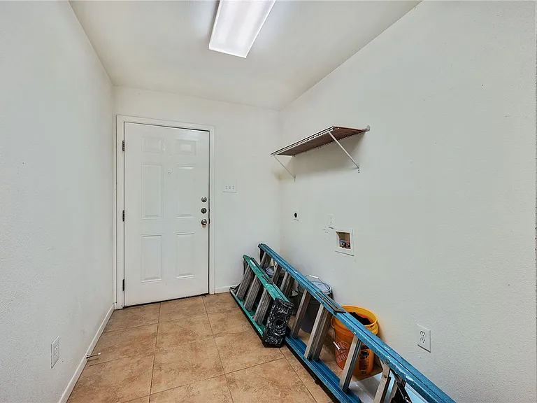 1803 S College Ave — Photo 7