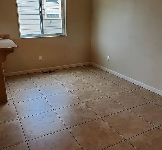 2310 N Ridgeview Ln — Photo 3