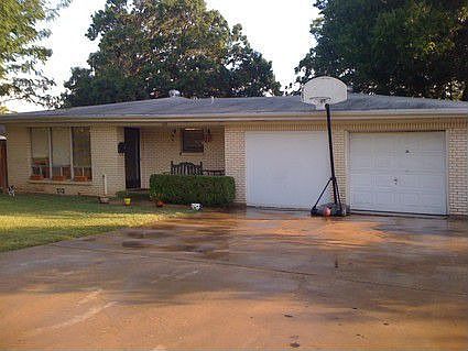 2nd image of 105 E Young Ave