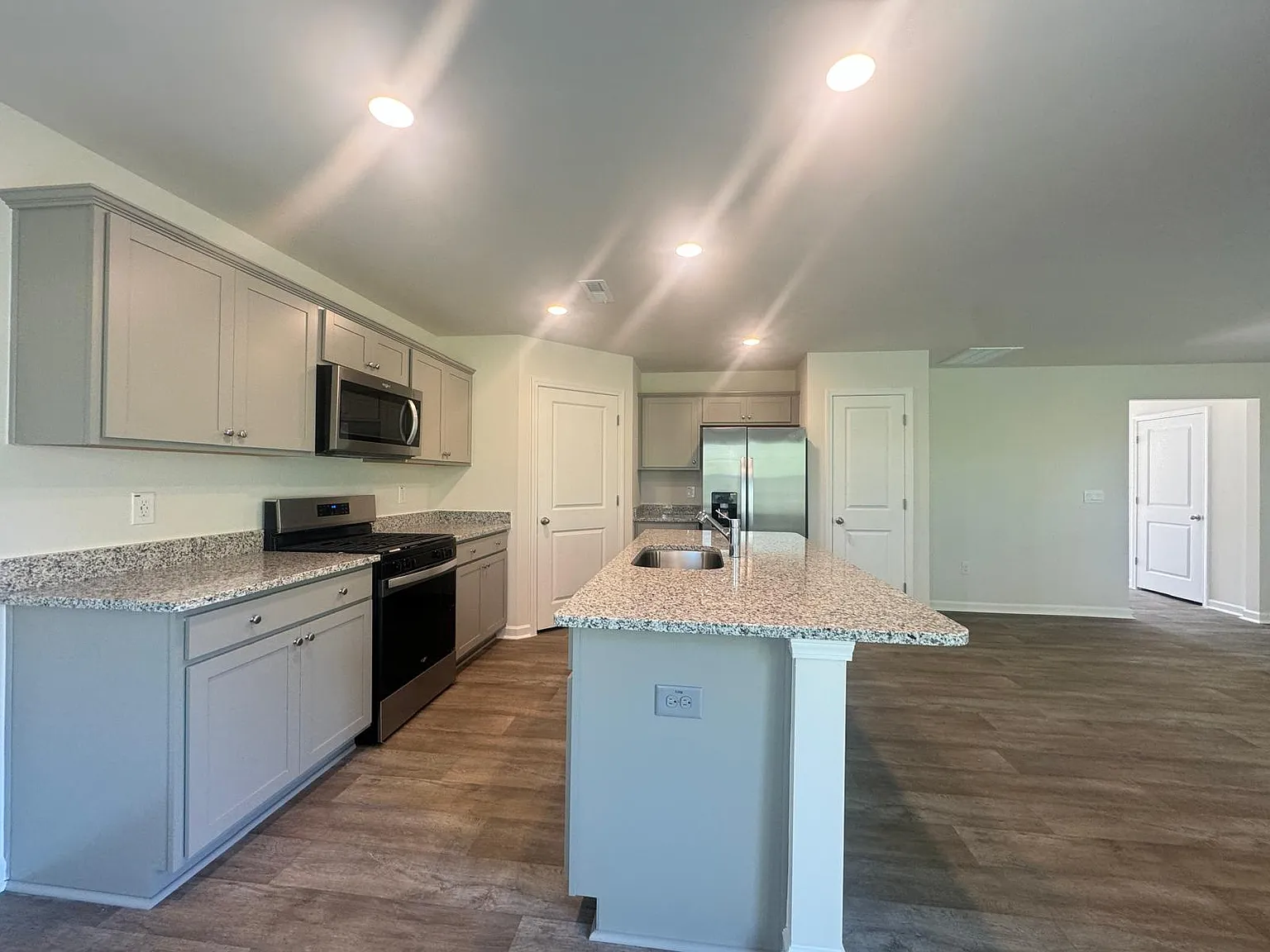 3 bed, 1749 sqft, $1,945 — Photo 3