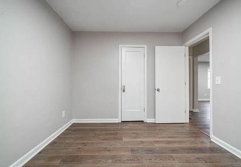771 E Tulane Rd — Photo 10