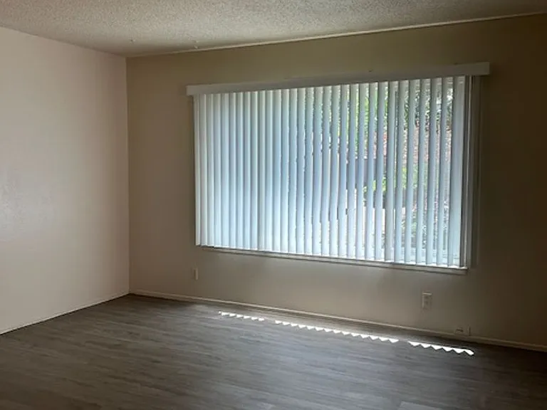 8444 Hidden Lake Rd — Photo 3