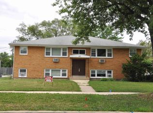 40 Surrey Dr, Glen Ellyn, IL 60137