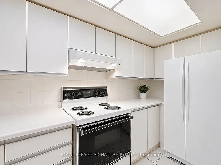 5 Kenneth Ave #205 — Photo 5