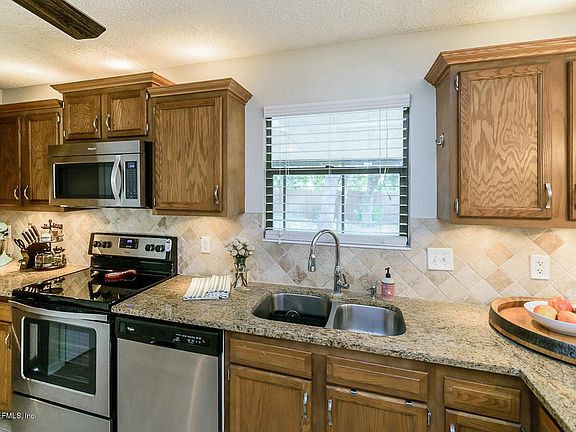 3rd image of 13642 Picarsa Dr