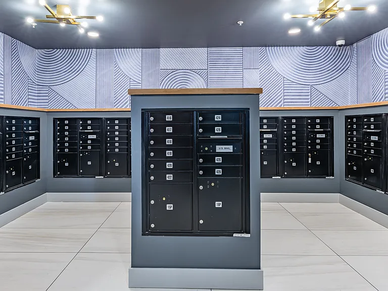 Luxer Package Center