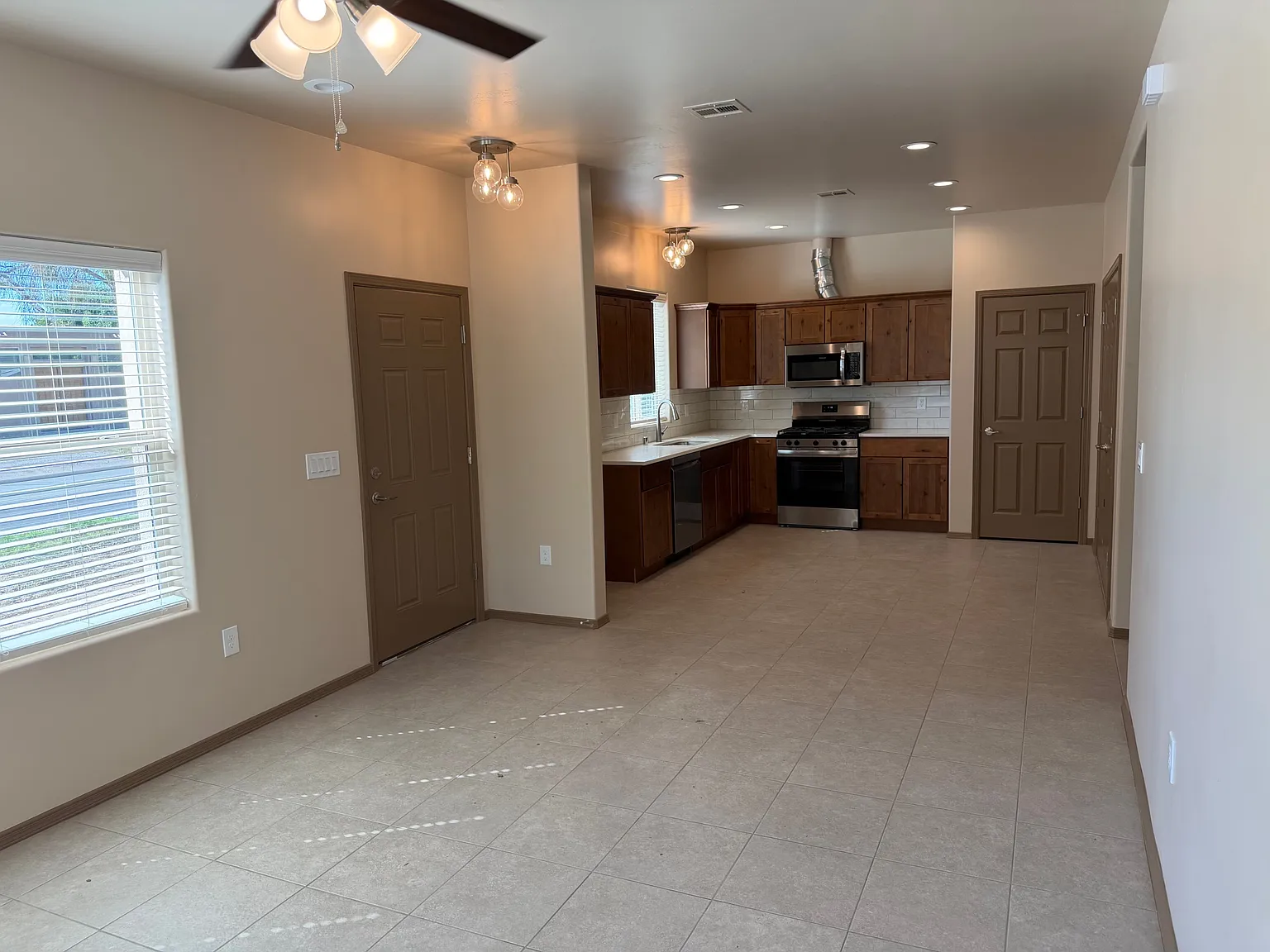 2 bed, 1000 sqft, $1,500 — Photo 4