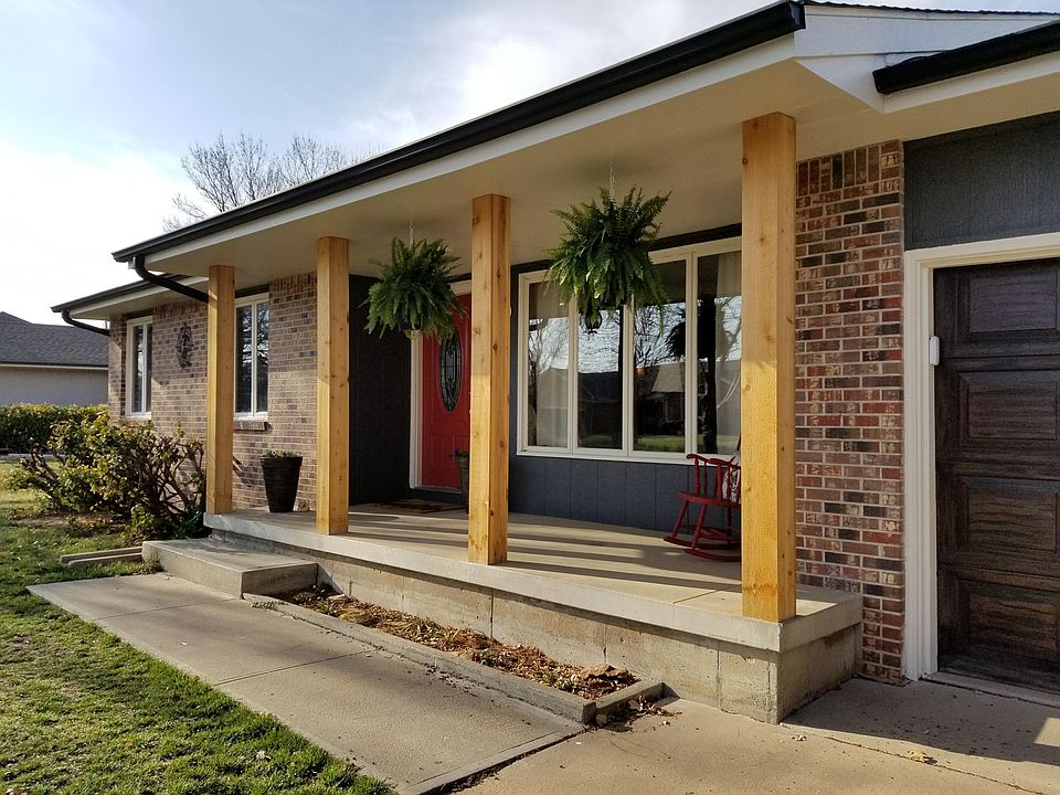 1st image of 2419 Village Ln