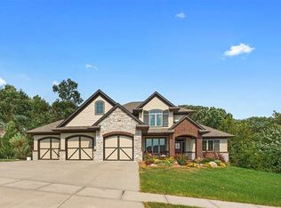 45 Meade Dr, Coralville, IA 52241