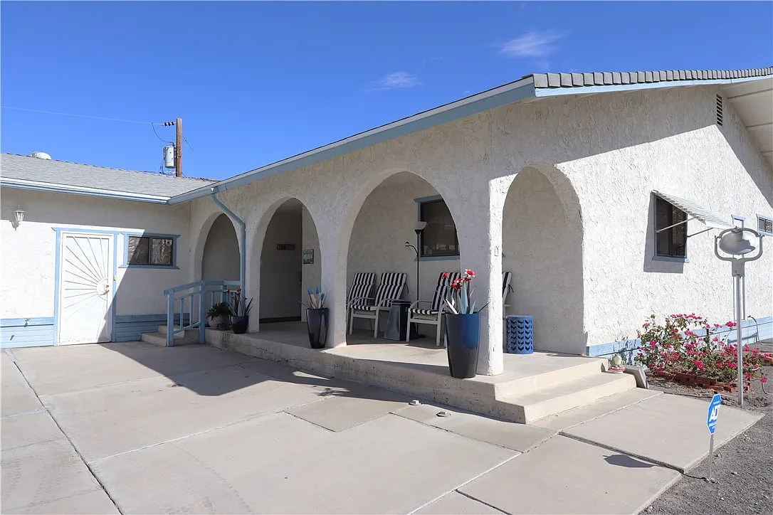 4 bed, 3.0 bath, 1848 sqft, $2,200 — Photo 2