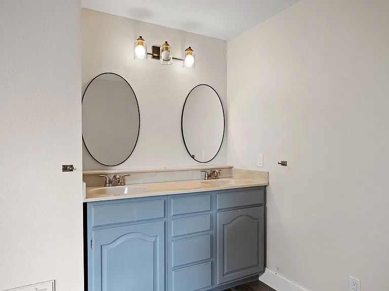 138 Hobson Ln — Photo 37