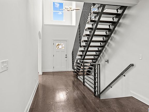 4th image of 6417 Deerfoot Crossing Dr