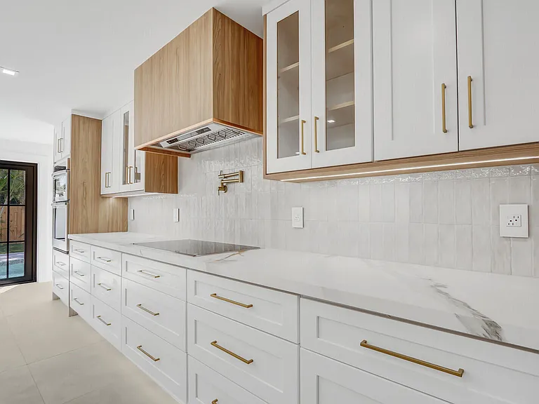 391 W Riverside Dr — Photo 30