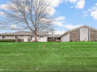 605 Waters Edge Dr APT A, McHenry, IL 60050