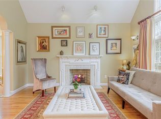40 Westfield Dr, East Greenwich, RI 02818