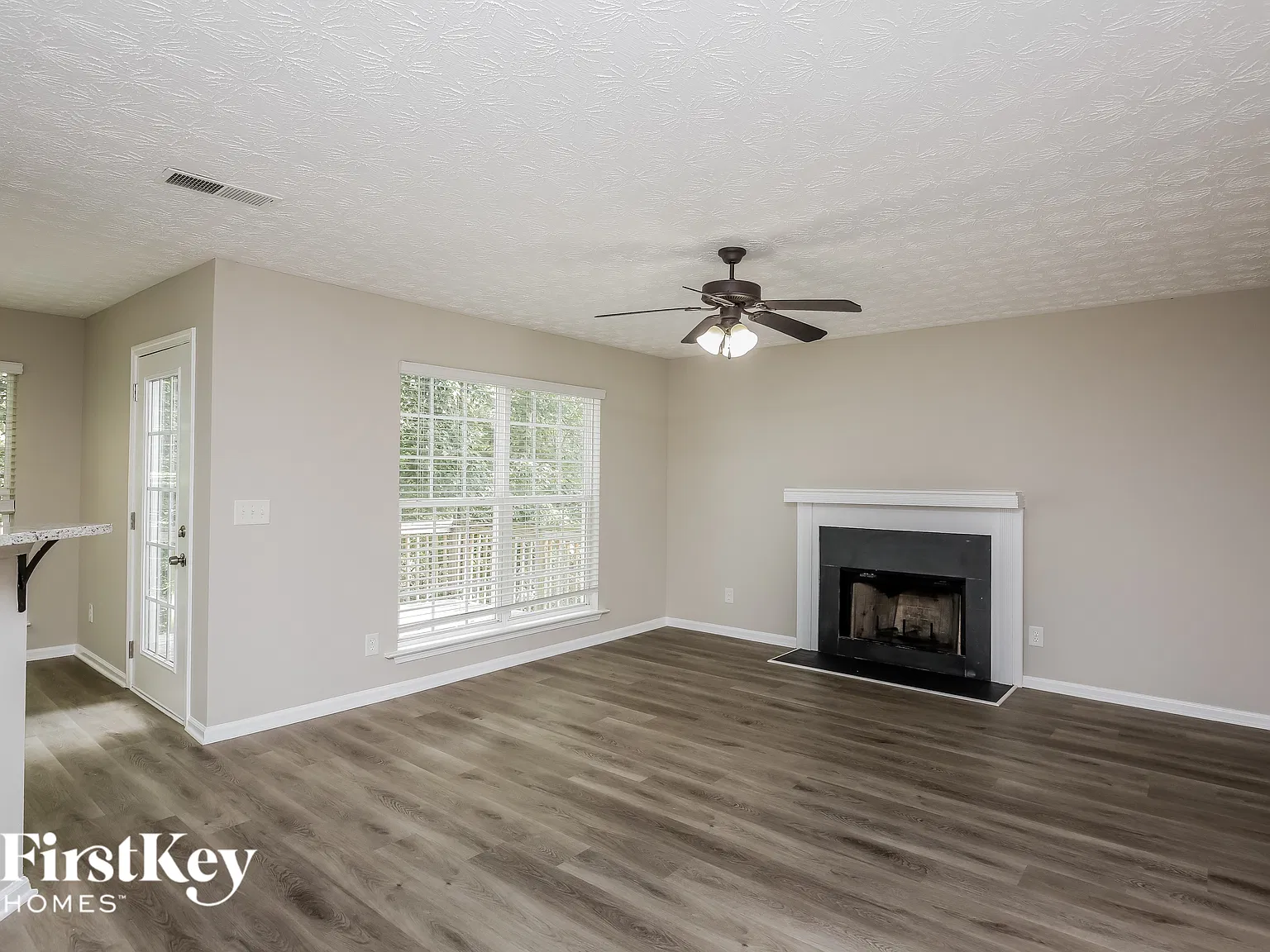 4 bed, 2.5 bath, 2462 sqft, $2,825 — Photo 2