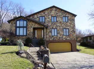 122 Huron Dr, Carnegie, PA 15106