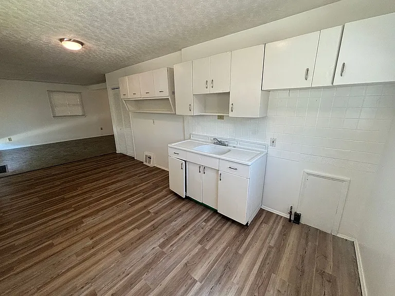 717 Jefferson Rd — Photo 8