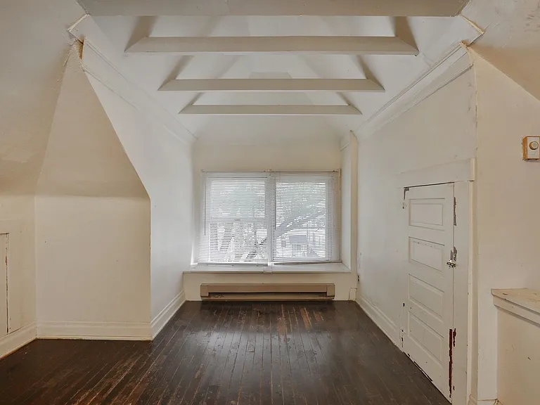 2403 Summit St — Photo 30