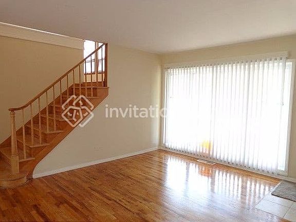 5th image of 390 Flagstaff Ln