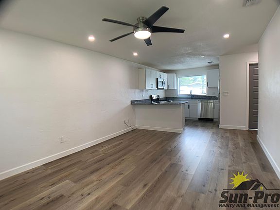 3rd image of 5222 Isabelle Ave #B