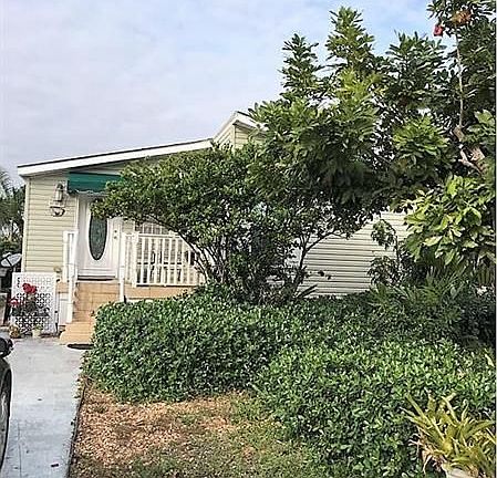 3rd image of 2961 Lakeshore Dr