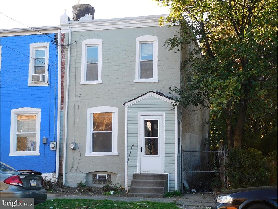 1st image of 2044 W Godfrey Ave
