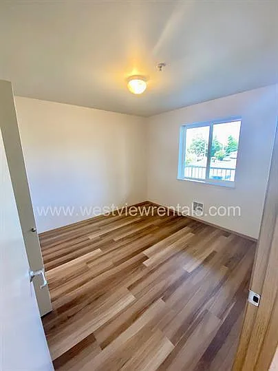 135-139 Prince Ave — Photo 3