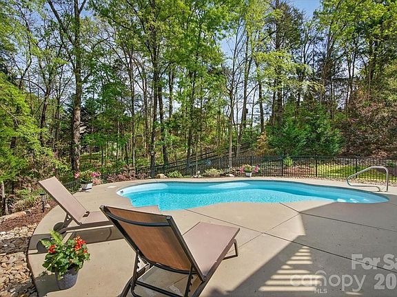 2nd image of 330 Chancelot Ln