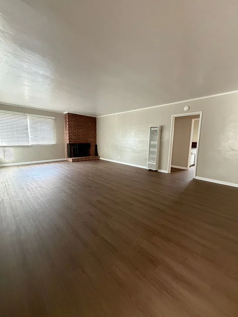 1060 E. Tulare Ave 2 Bedroom 1 Bathroom Home Tulare — Photo 4