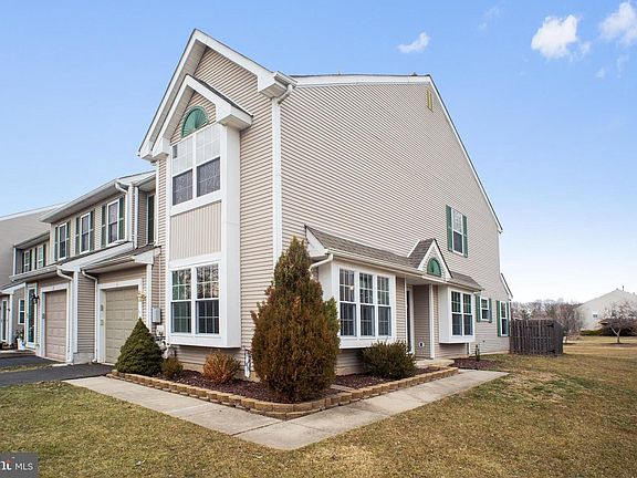 2nd image of 11 Tamarack Ct