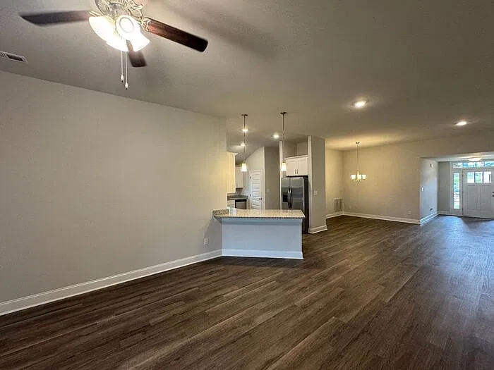 4 bed, 3.0 bath, 2200 sqft, $2,150 — Photo 4