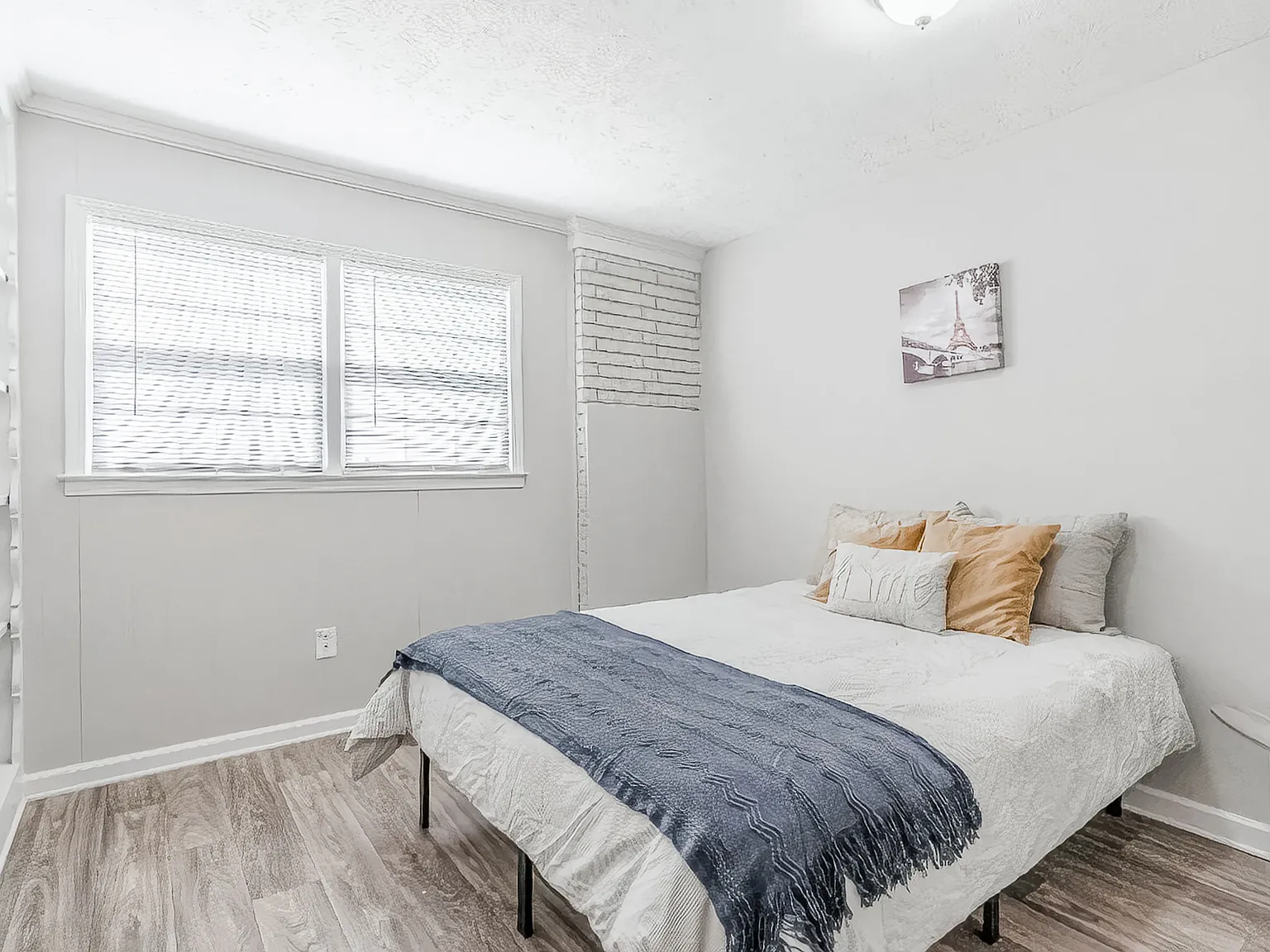 4 bed, 3.0 bath, 2342 sqft, $698 — Photo 3