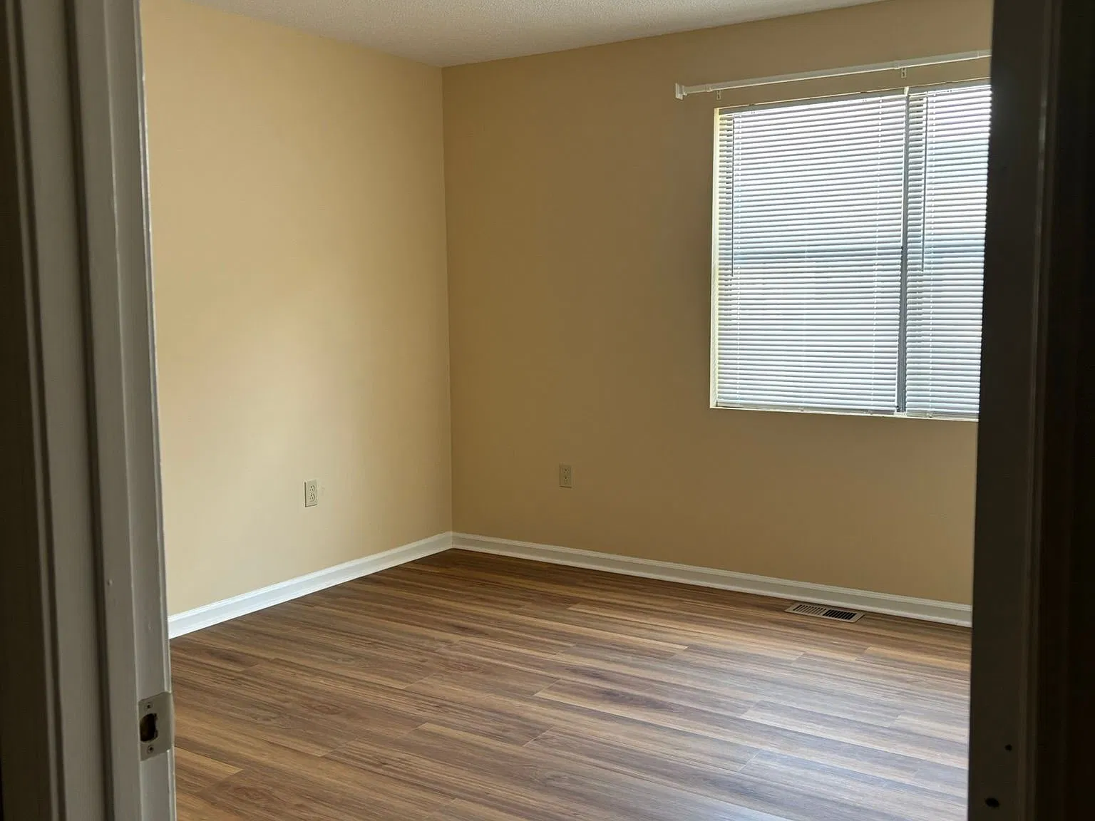 Lovely Anderson Townhome for Rent in a Convenient Location — Photo 4