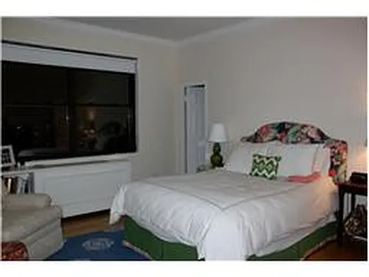 Rented by Douglas Elliman | media 19