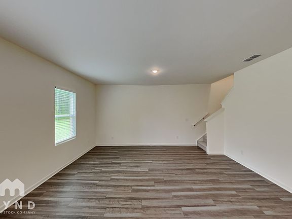 5th image of 121 Maison Dr