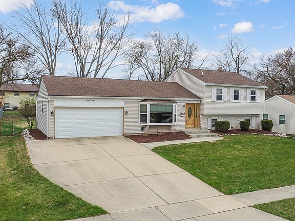 3rd image of 1101 Roslyn Ln