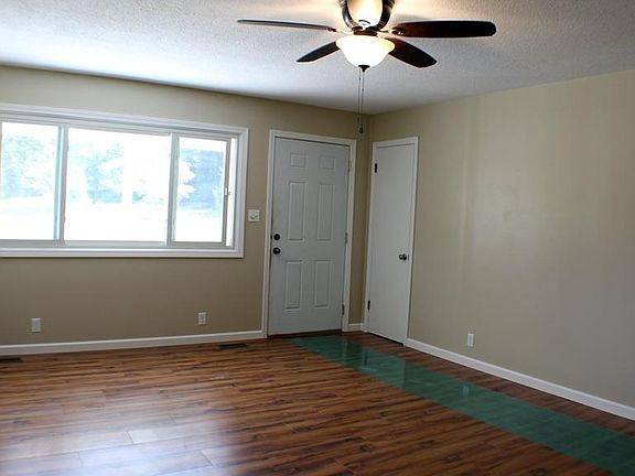 4th image of 1821 County Road 3700