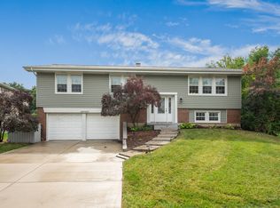 20W465 Marlborough Ln, Lombard, IL