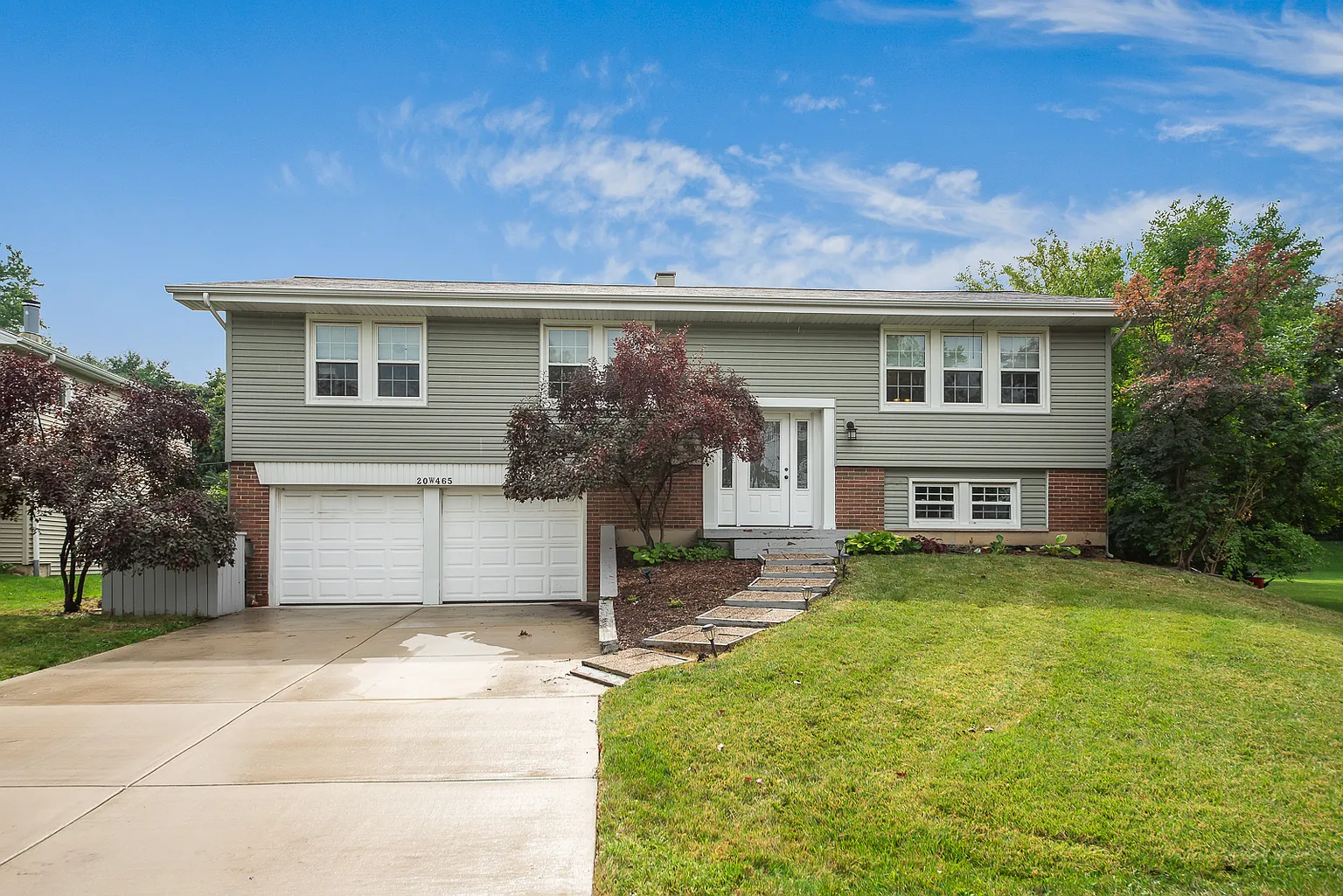 20W465 Marlborough Ln photo 1