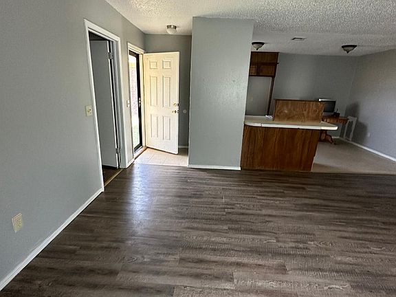 2nd image of 106B Brookview Dr #106B