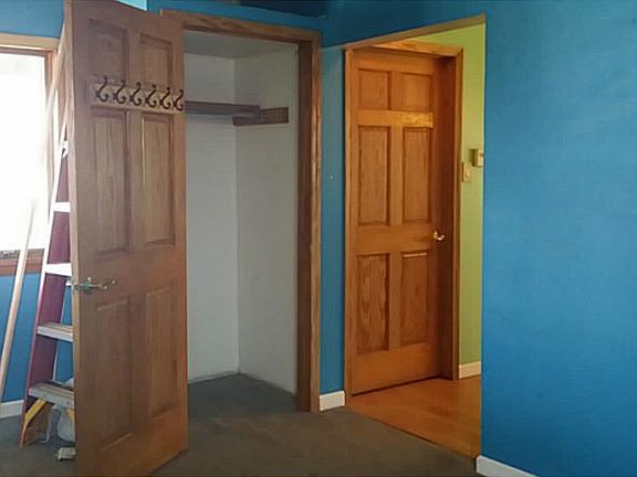 5th image of 928 Meadow Ave
