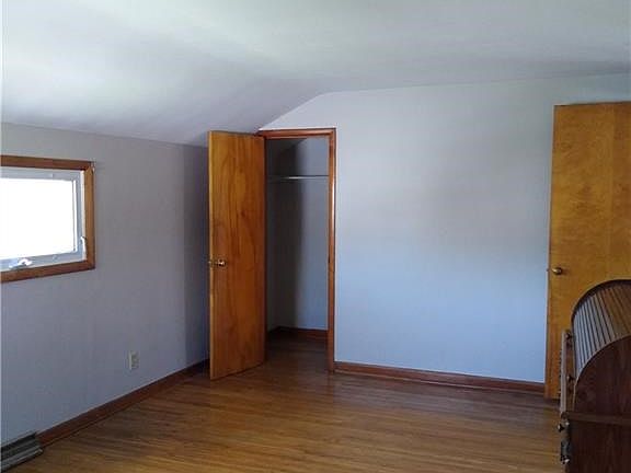 2nd image of 208 Crocker St