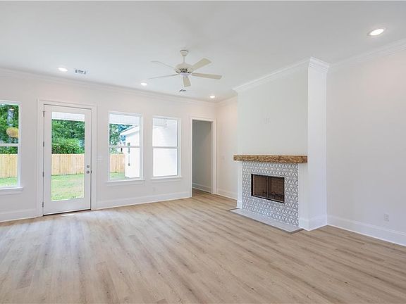 4th image of 2113 Ozone St
