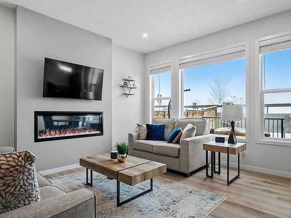 5th image of 102 S Creekside Way SW