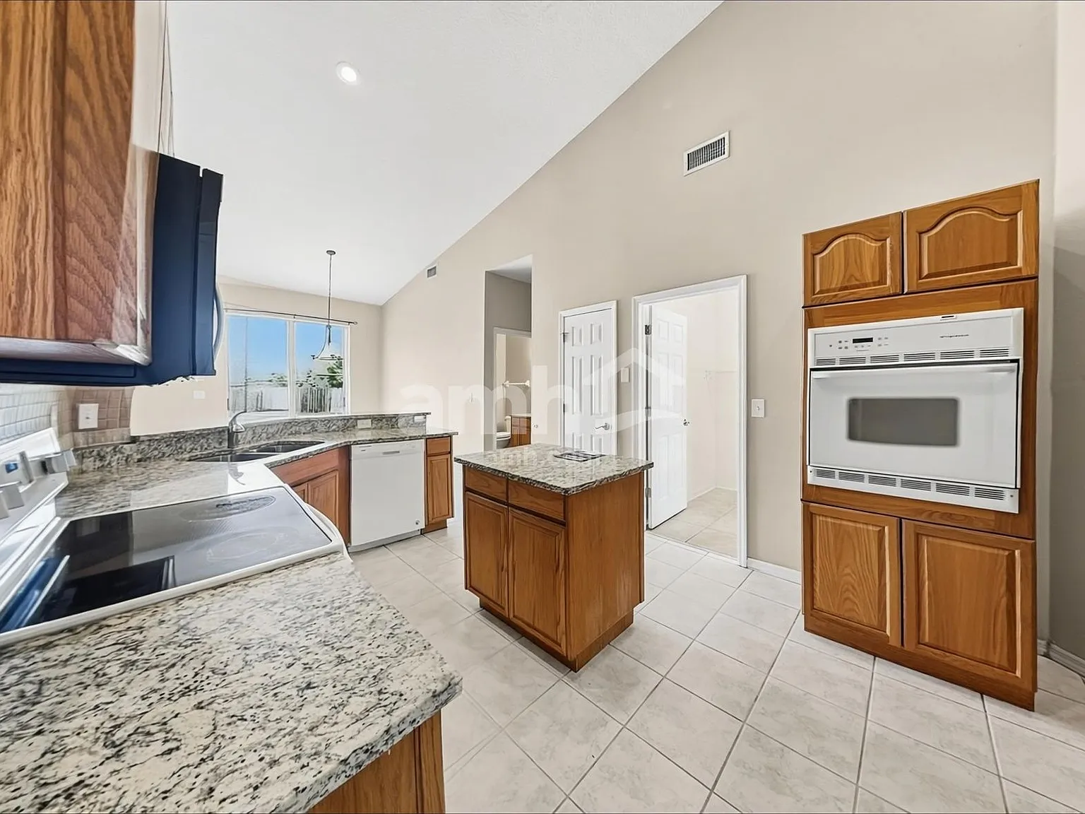 4 bed, 3.0 bath, 2400 sqft, $2,725 — Photo 3