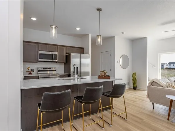 800 Greenwell Pl, Norwalk, IA