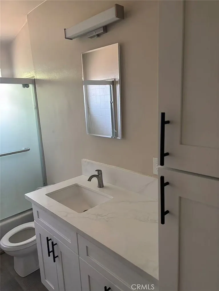 2 bed, 900 sqft, $2,280 — Photo 3