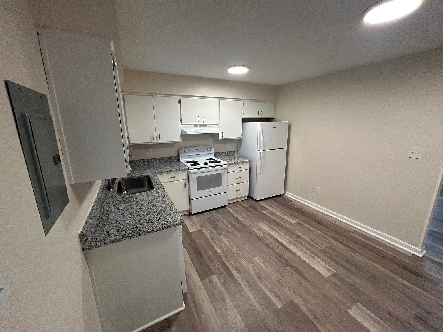 2 bed, 1.5 bath, 950 sqft, $1,100 — Photo 2