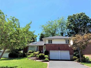 59 Winthrop Rd, Plainview, NY 11803